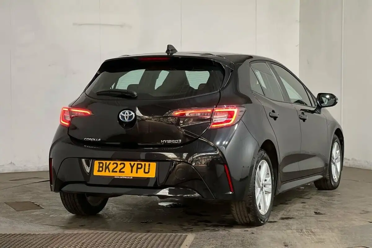 2022-toyota-corolla-18-vvt-i-icon-tech-trk-hatchback-5d-big-16