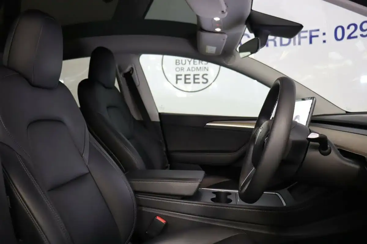 2022-tesla-model-y-e-long-range-big-21