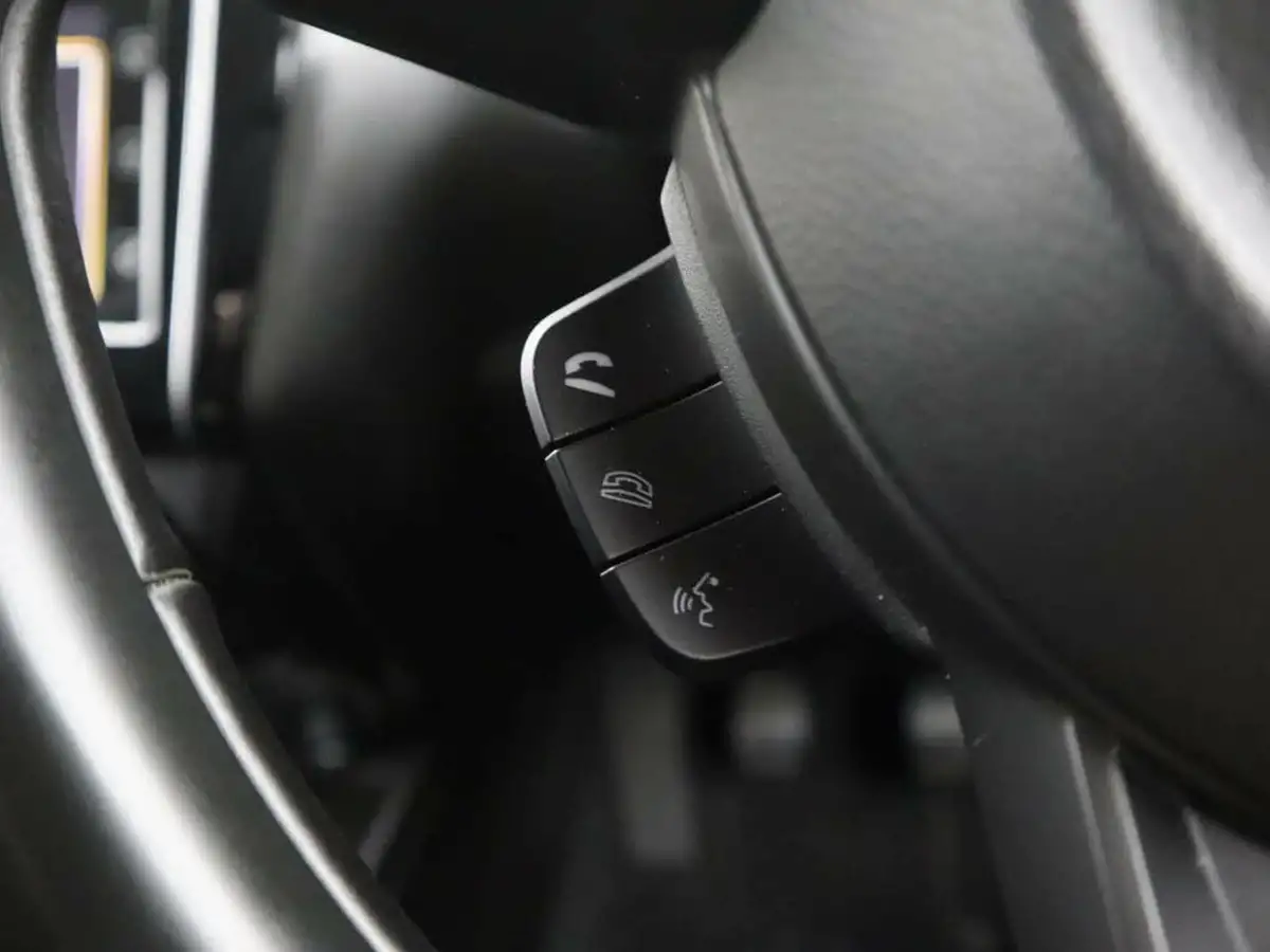 2022-suzuki-swift-12-dualjet-sz5-big-21