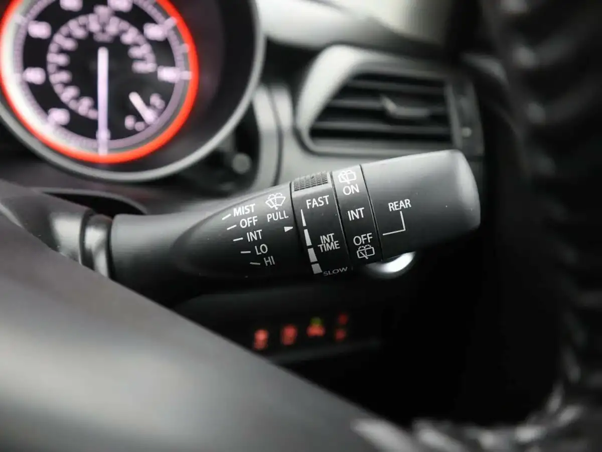 2022-suzuki-swift-12-dualjet-sz5-big-25