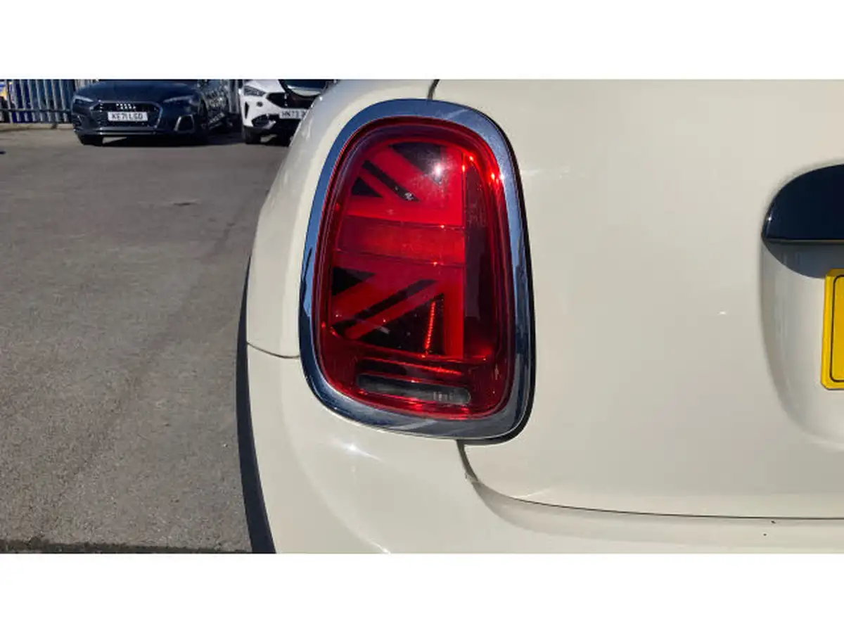 2020-mini-cooper-15-cooper-classic-nav-hatchback-3d-big-24