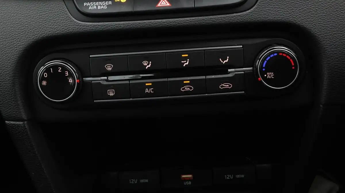 2021-kia-ceed-10-t-gdi-2-hatchback-big-11
