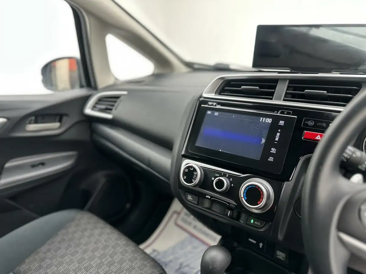 2015-honda-jazz-13-i-vtec-se-cvt-big-18