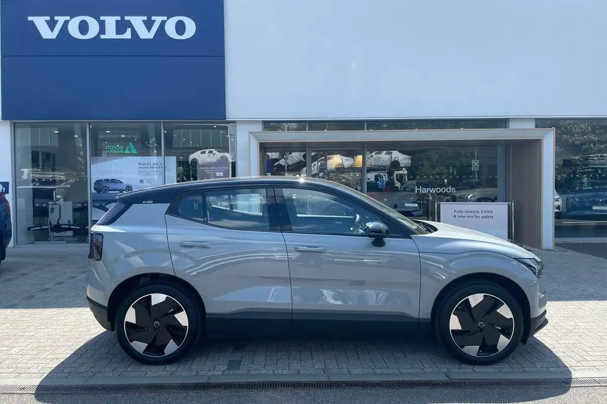 2024-volvo-ex30-e-single-motor-plus-extended-range-big-1
