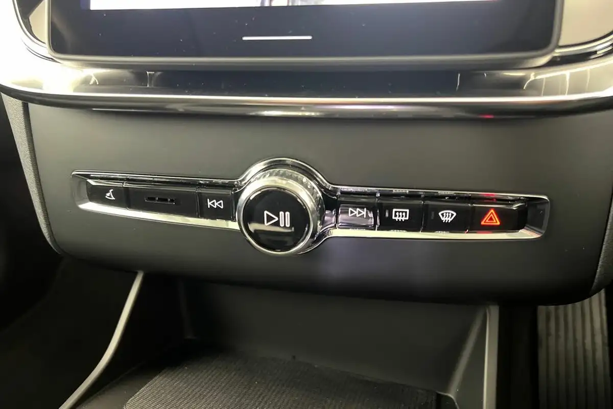 2025-volvo-xc90-20-b5-plus-big-13