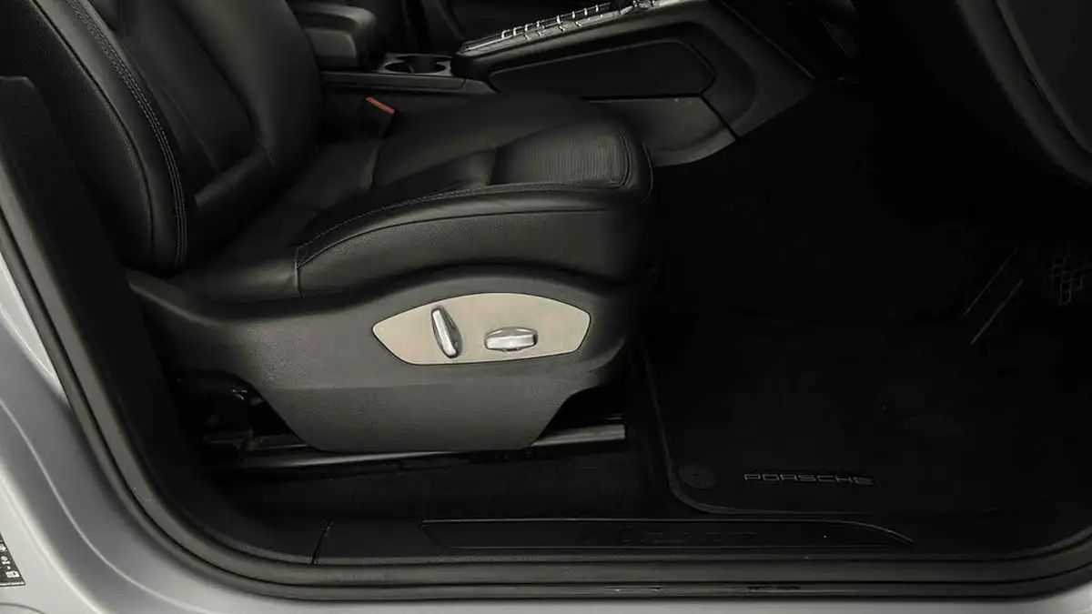 2019-porsche-macan-20-big-31