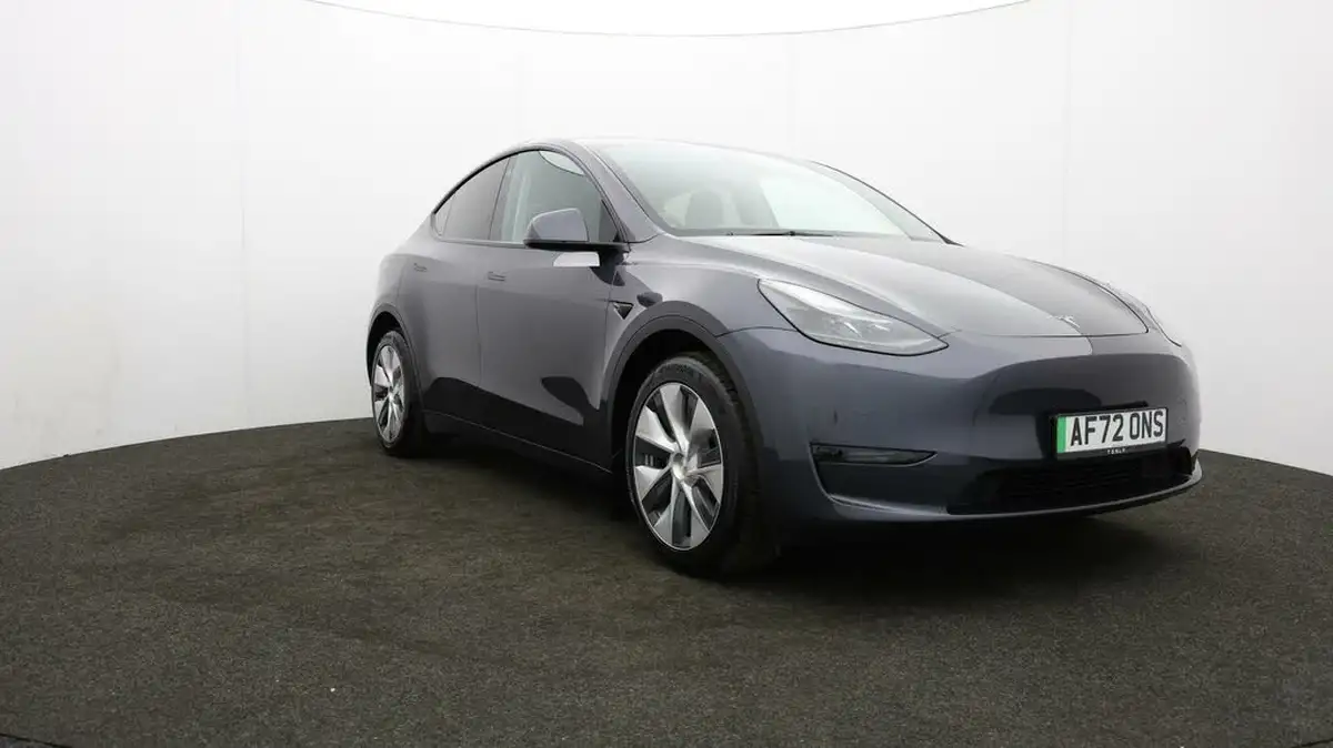 2022-tesla-model-y-e-long-range-big-43
