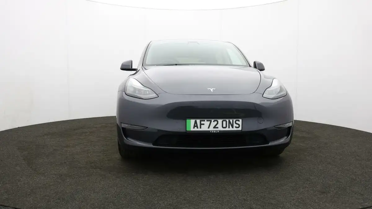 2022-tesla-model-y-e-long-range-big-47