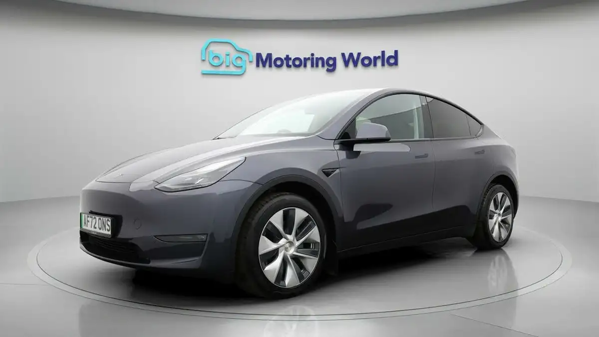 2022-tesla-model-y-e-long-range-big-2