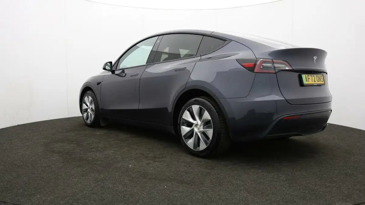 2022-tesla-model-y-e-long-range-big-71
