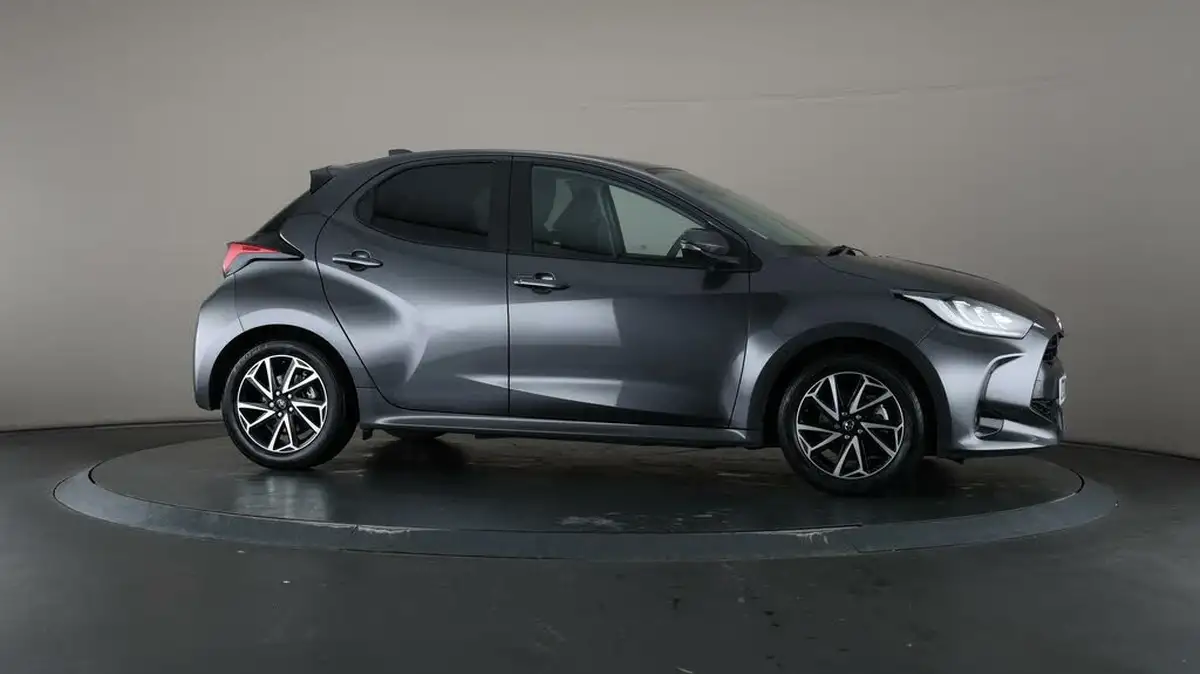 2023-toyota-yaris-15-vvt-i-design-big-50