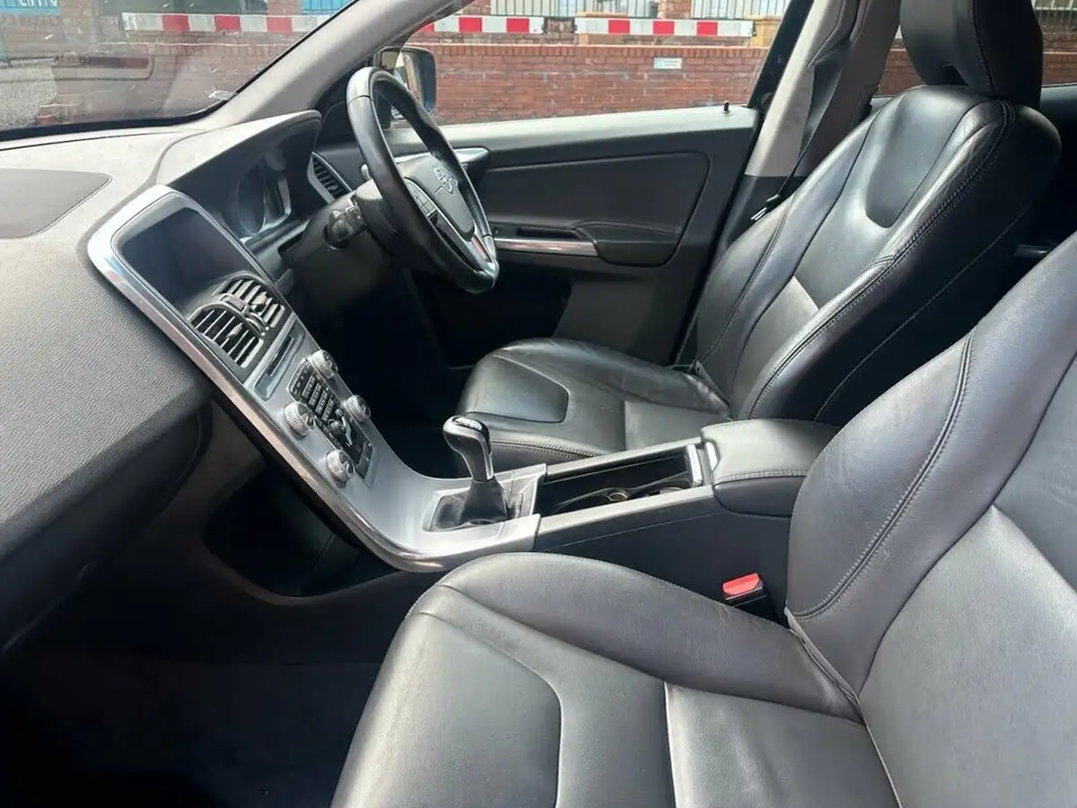 2016-volvo-xc60-20td-d4-se-lux-nav-big-17