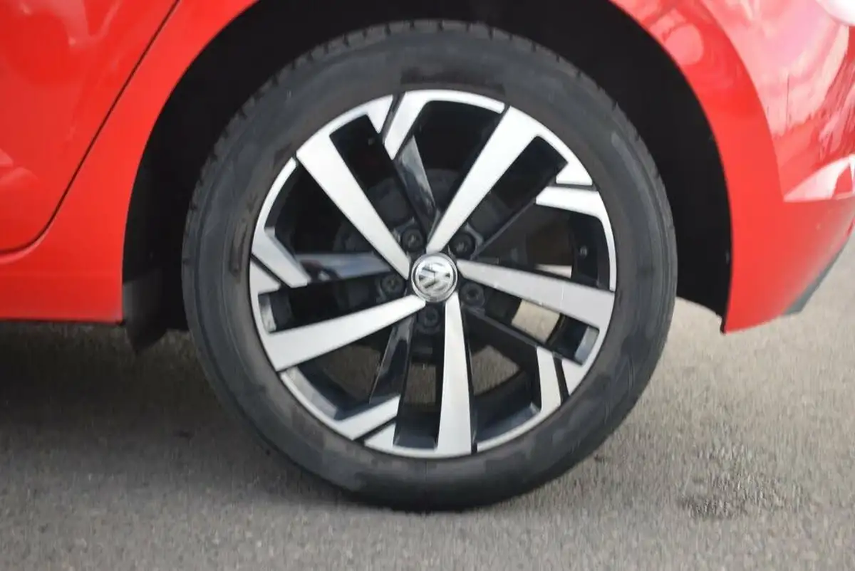 2020-volkswagen-polo-10-beats-80ps-big-13
