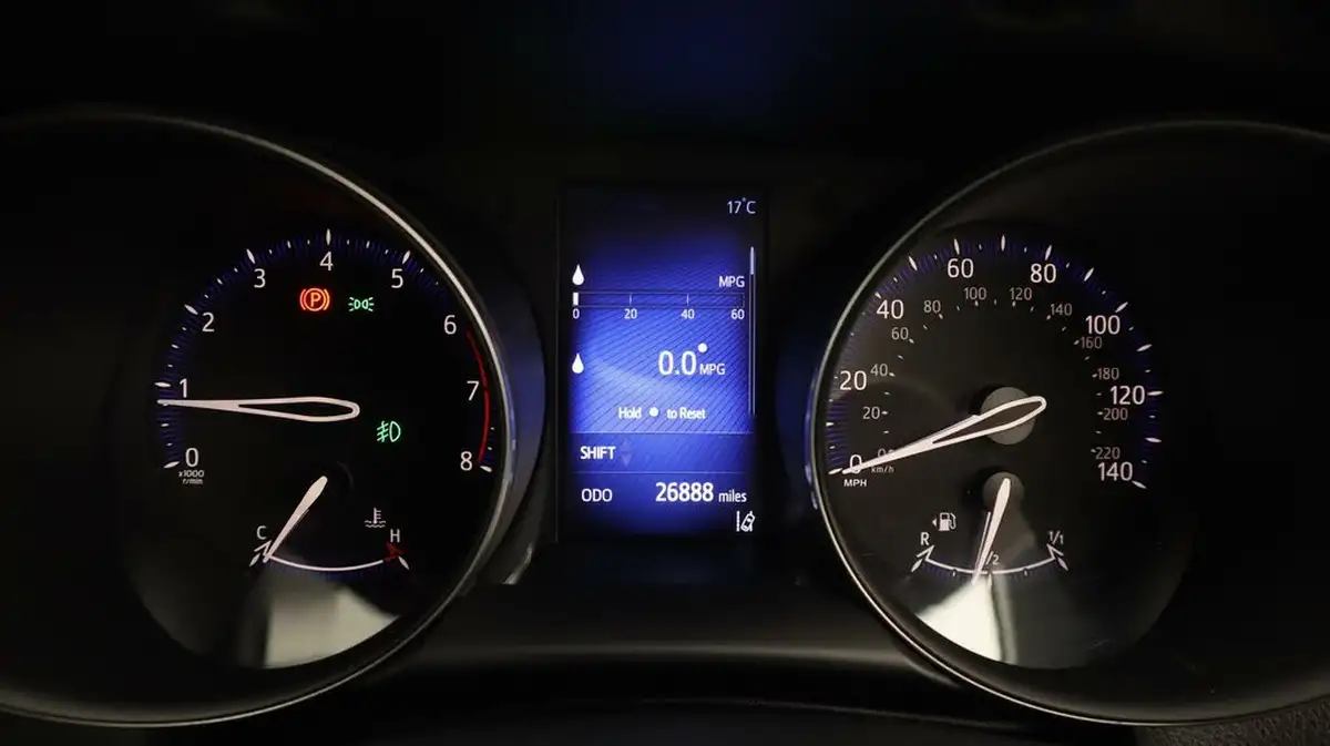 2018-toyota-c-hr-12-dynamic-big-10
