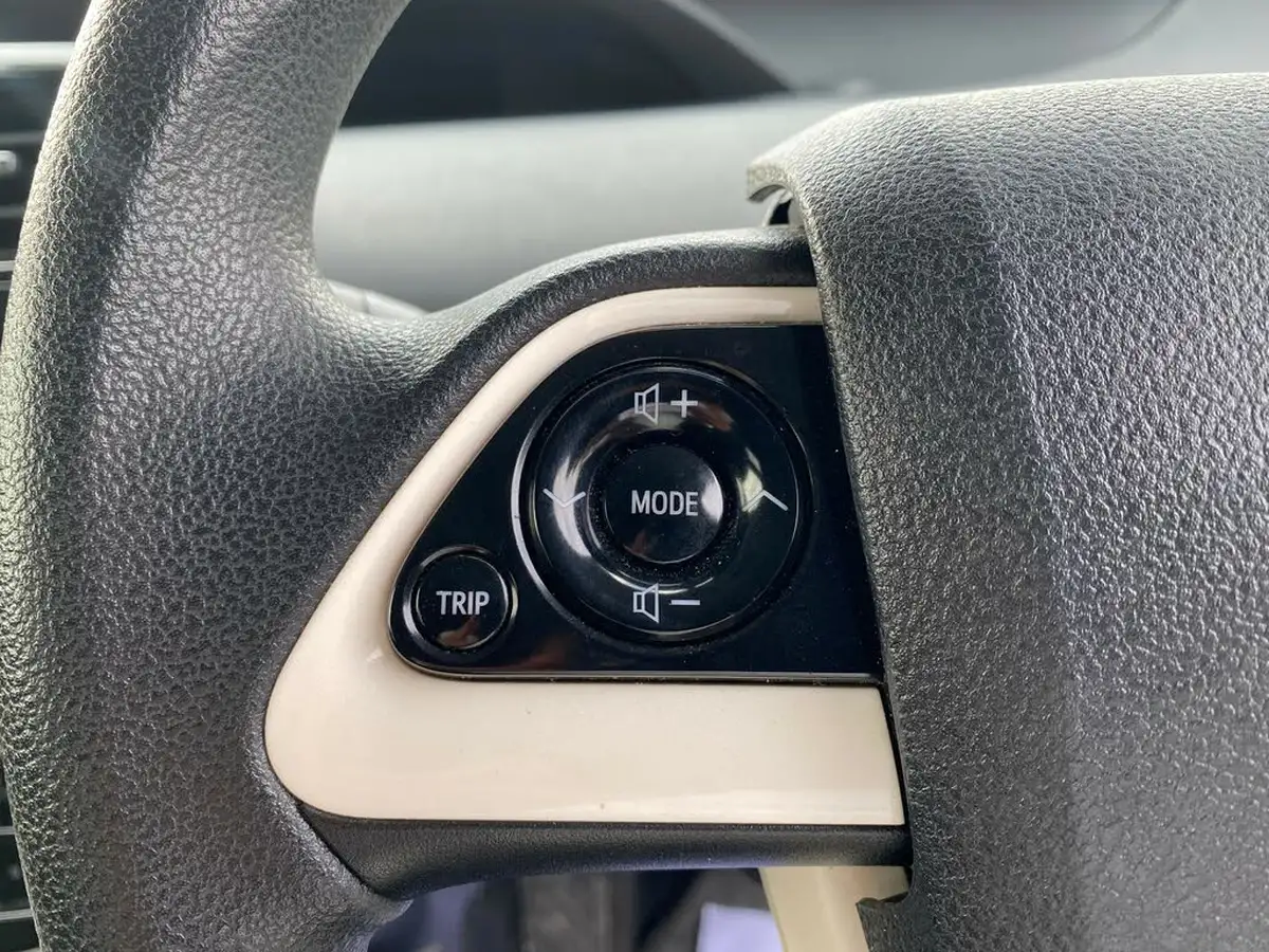 2018-toyota-prius-hybrid-big-27