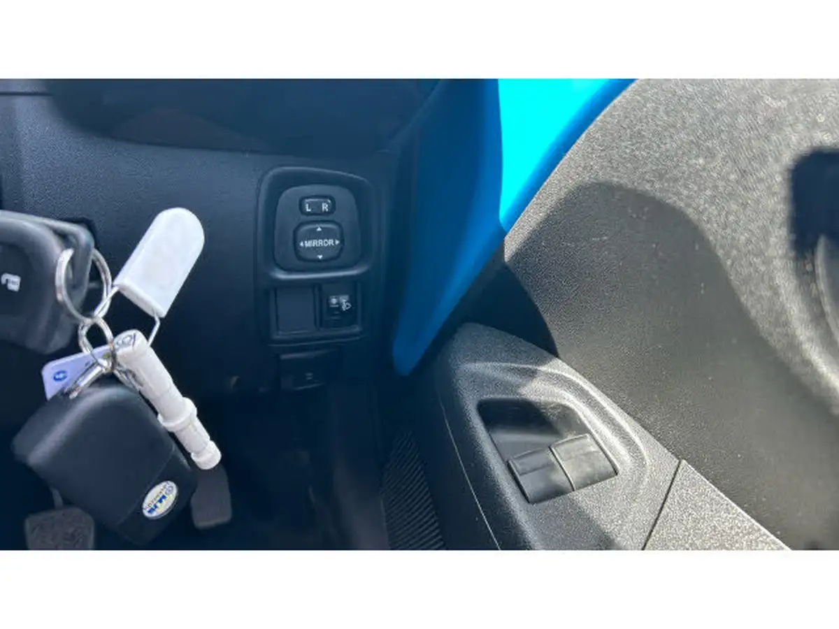 2016-toyota-aygo-10-vvt-i-x-cite-2-cyan-5d-big-21