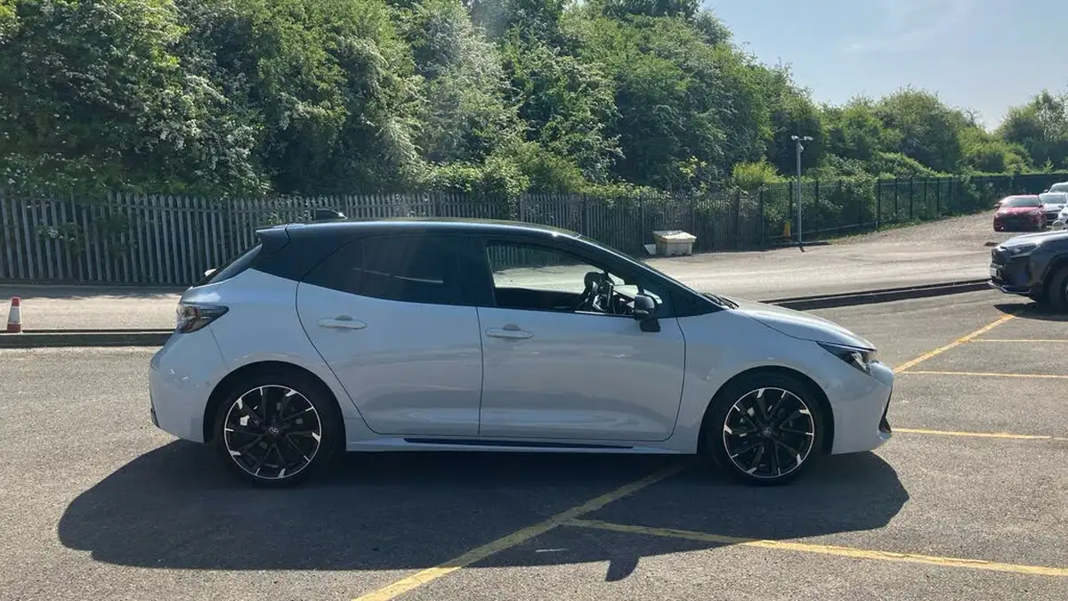 2022-toyota-corolla-18-vvt-i-gr-sport-120bhp-trk-hatchback-big-15