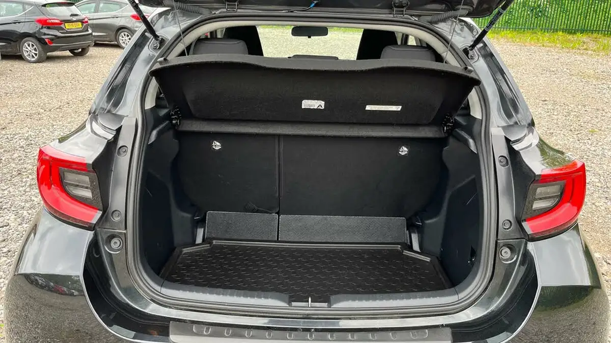2021-toyota-yaris-15-vvt-i-design-big-13