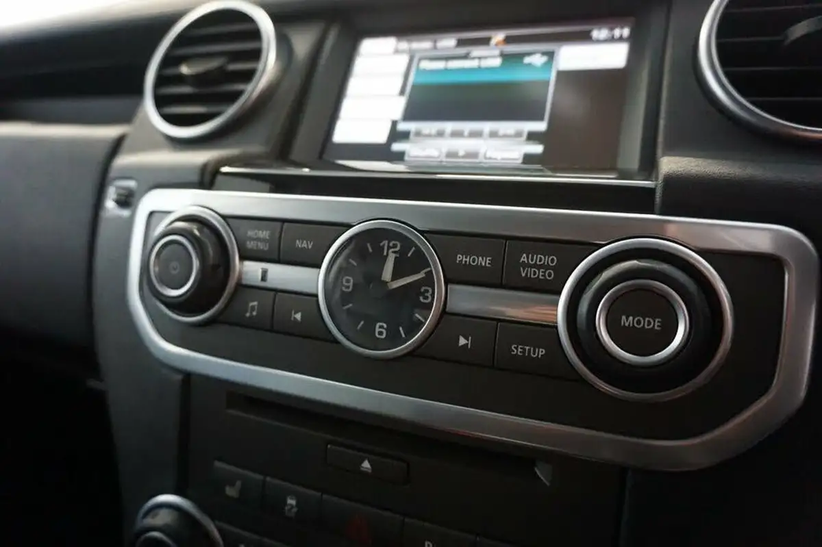 2016-land-rover-discovery-4-30-sd-v6-hse-big-31
