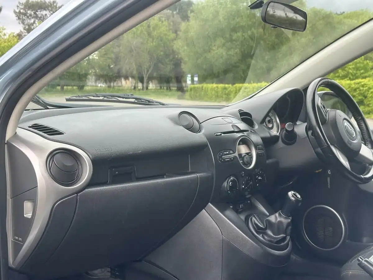 2008-mazda-mazda2-13-ts2-5d-big-10
