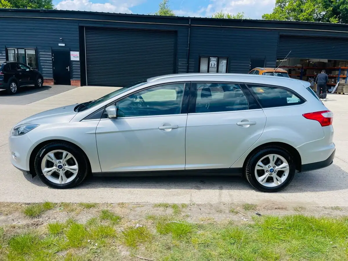 2013-ford-focus-16tdci-zetec-115ps-estate-big-9