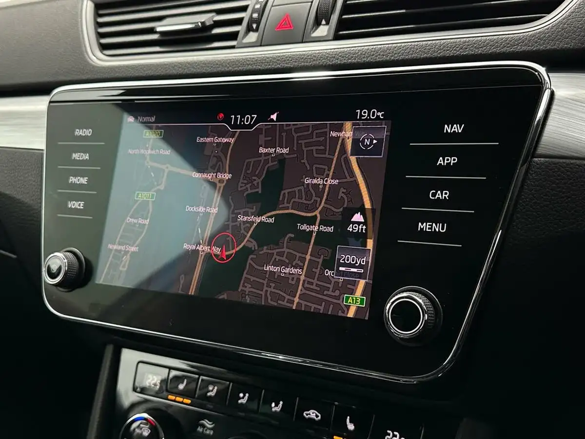 2020-skoda-superb-20tdi-se-technology-150ps-estate-dsg-big-22