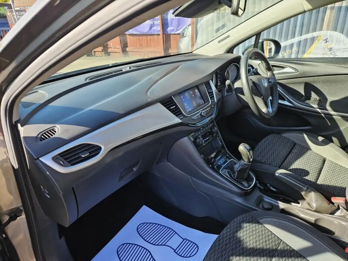 2021-vauxhall-astra-12-turbo-sri-145ps-big-24