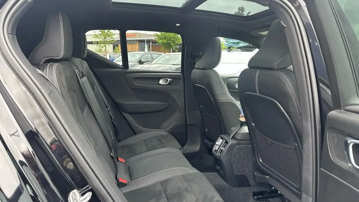 2022-volvo-xc40-e-recharge-pro-big-5