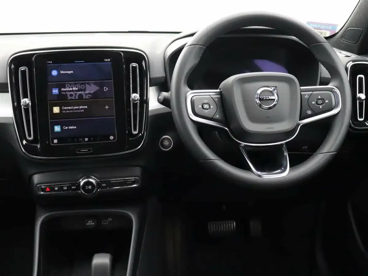 2023-volvo-xc40-20-b3-core-big-13