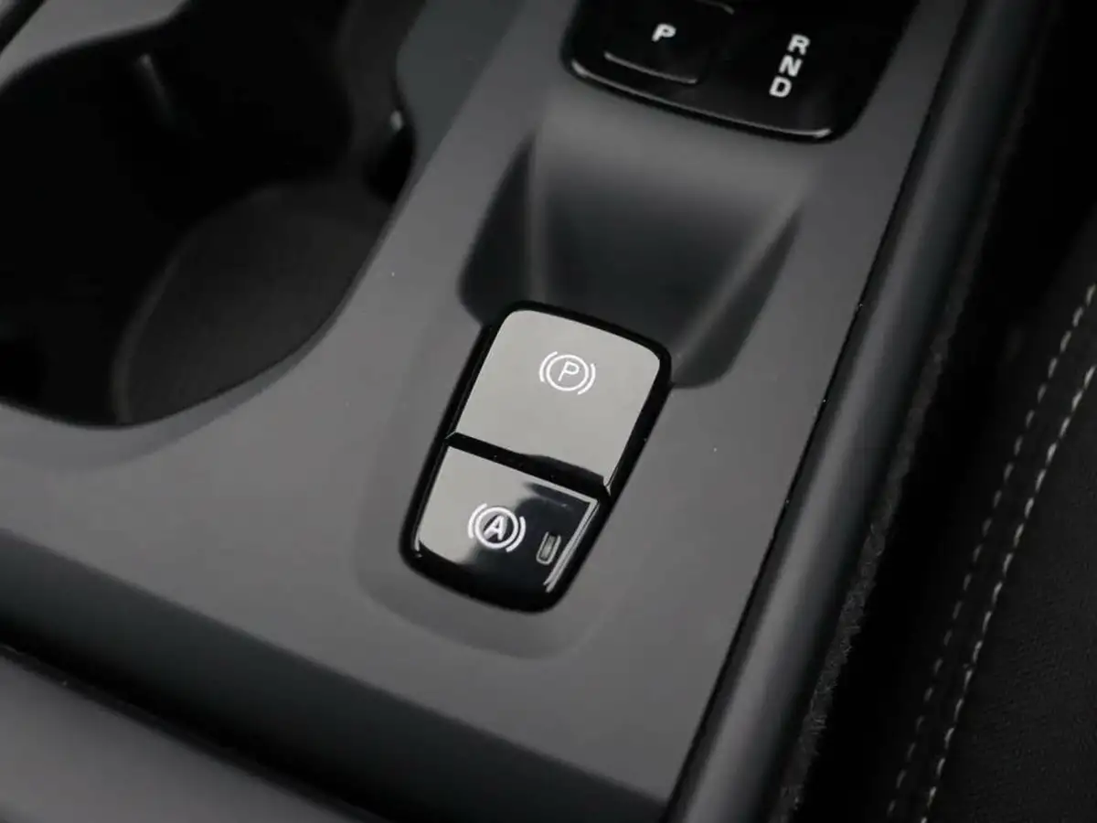 2023-volvo-xc40-20-b3-core-big-36