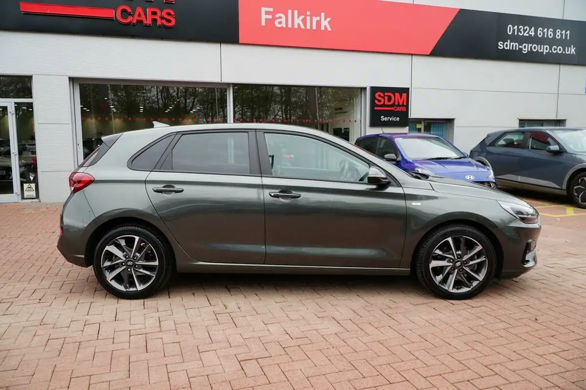 2023-hyundai-i30-10-t-gdi-premium-hatchback-big-12