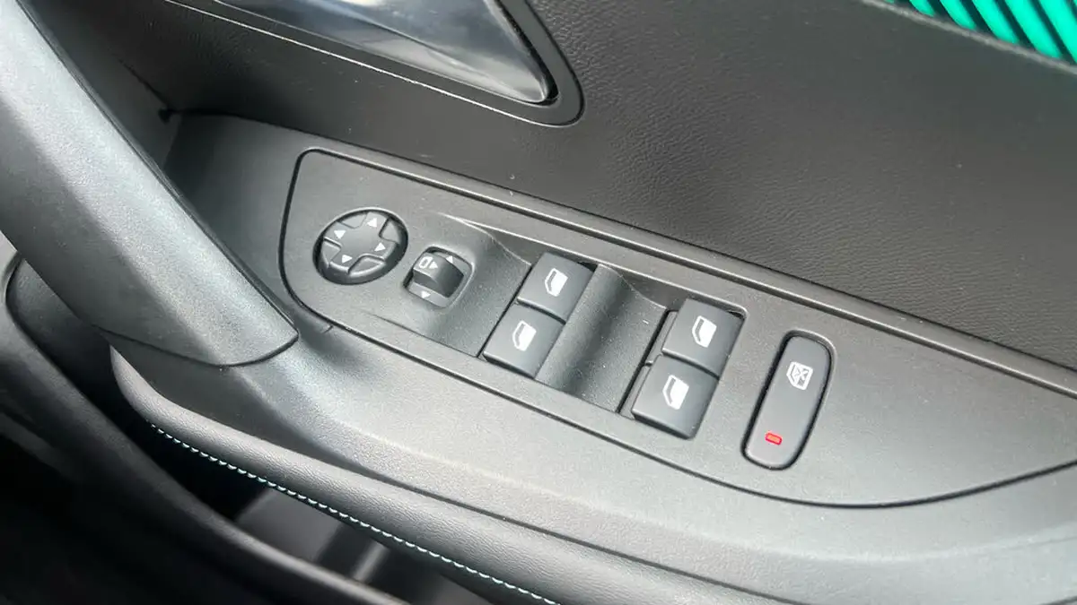 2023-peugeot-2008-suv-12-puretech-allure-premium-100bhp-big-21