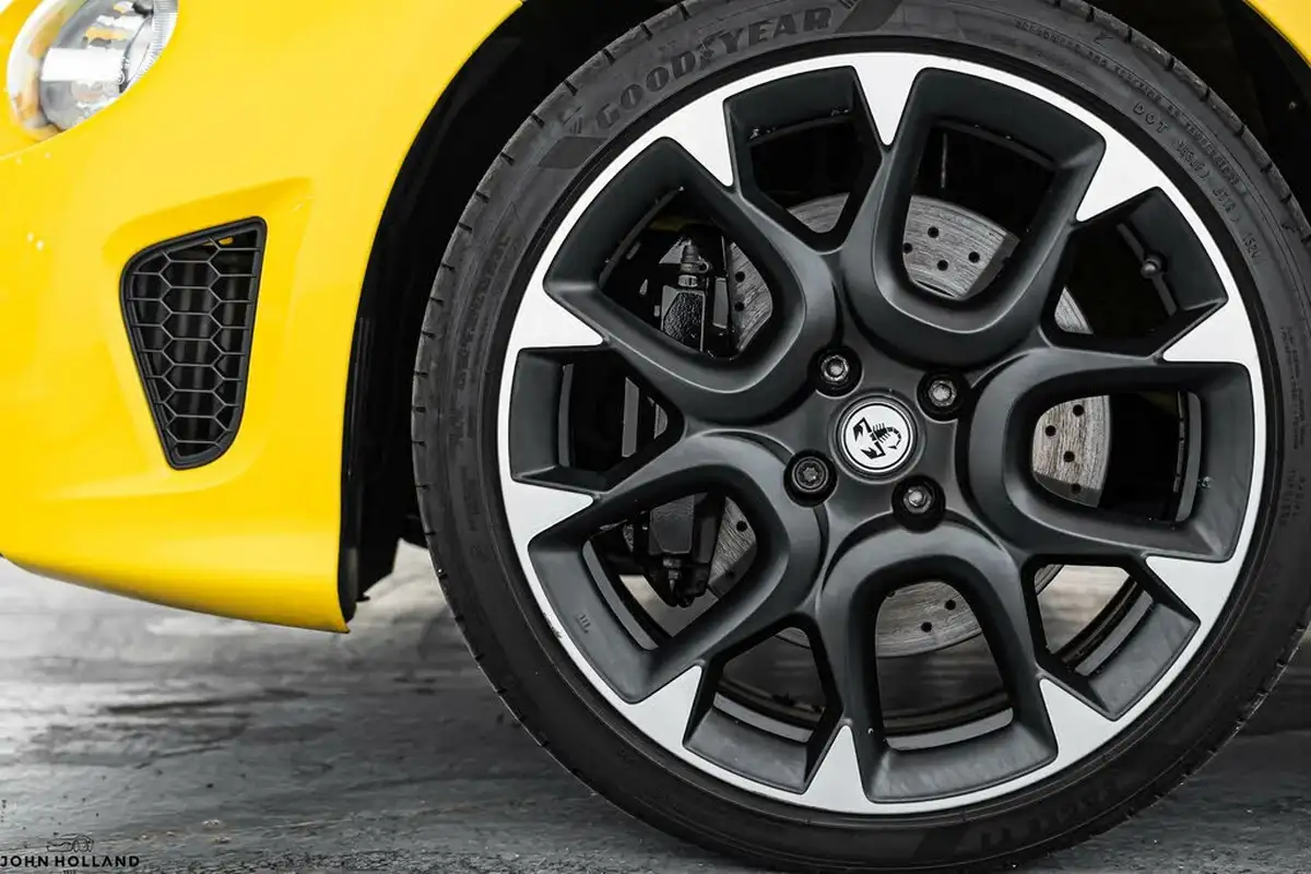 2020-abarth-595-14-tjet-competizione-big-3