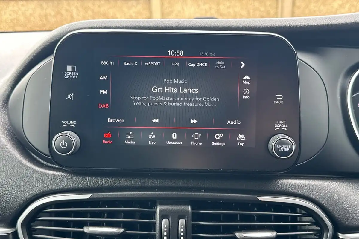 2022-fiat-tipo-10-cross-big-36