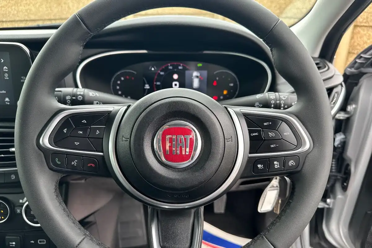 2022-fiat-tipo-10-cross-big-32
