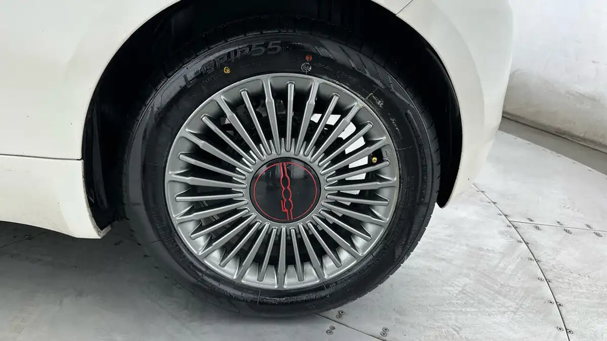 2022-fiat-500-e-red-117bhp-big-17