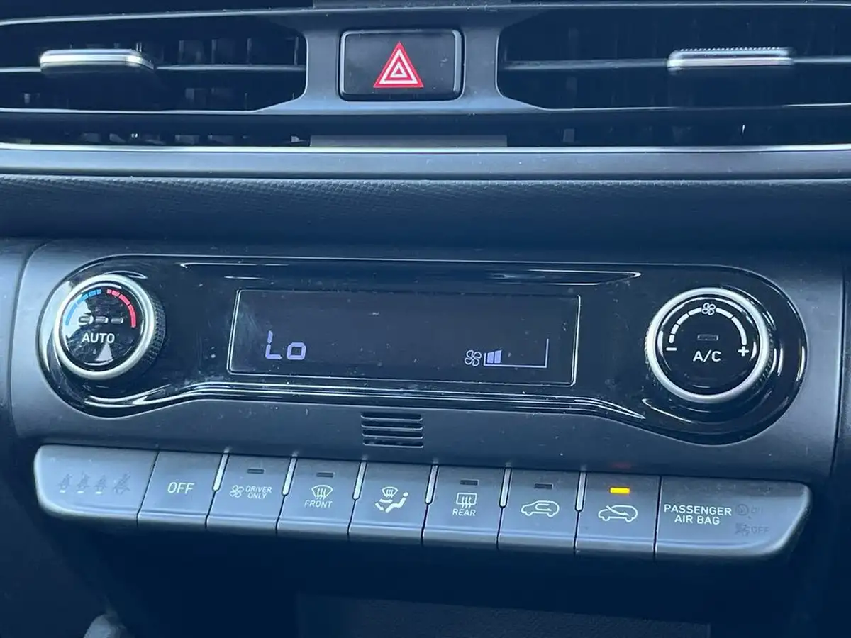 2022-hyundai-kona-16-gdi-premium-big-23