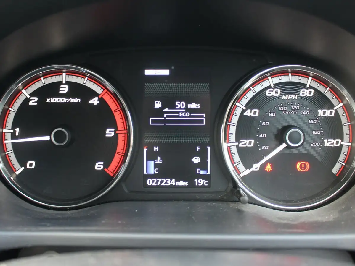 2021-mitsubishi-l200-22di-d-barbarian-big-46
