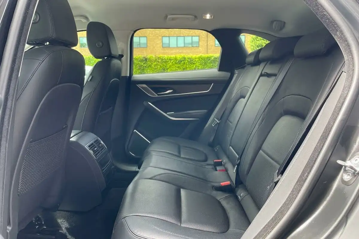 2021-jaguar-f-pace-20-d200-s-mhev-big-32