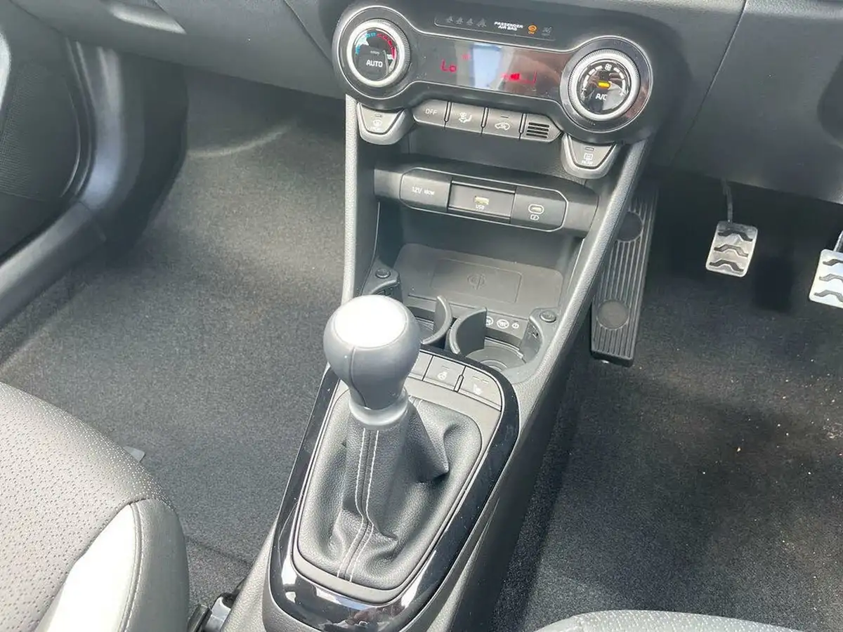 2024-kia-picanto-12-gt-line-s-big-17