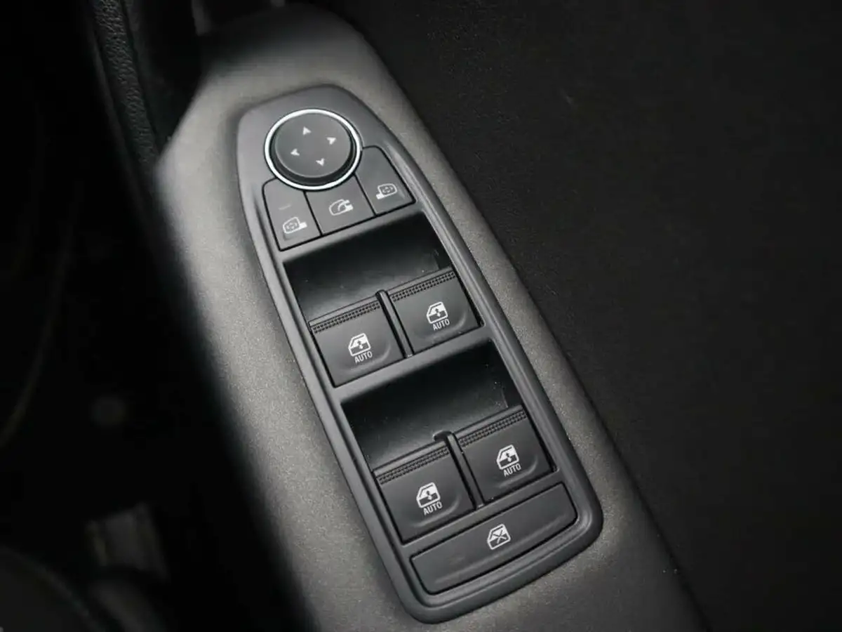 2021-renault-captur-10-tce-iconic-edition-big-37
