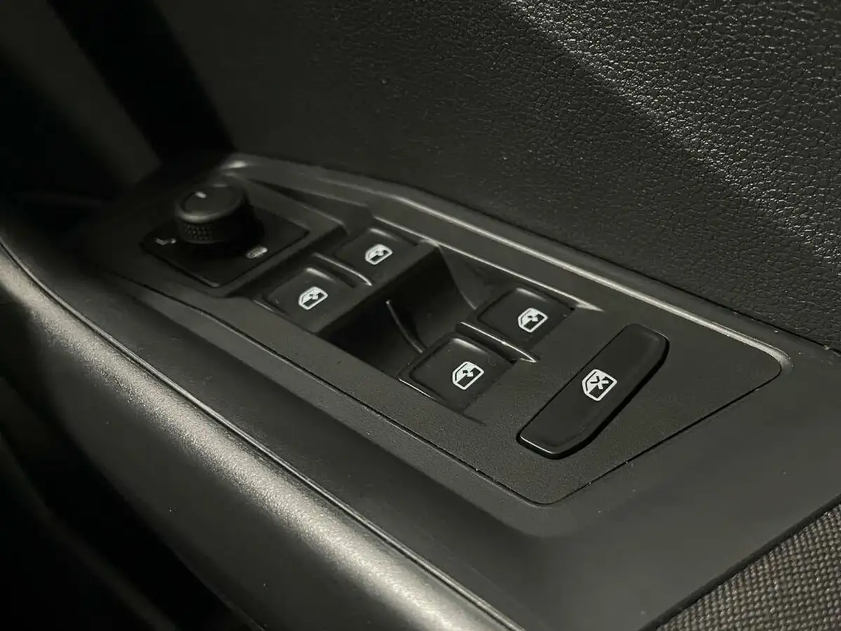 2021-volkswagen-t-roc-20tdi-s-big-14