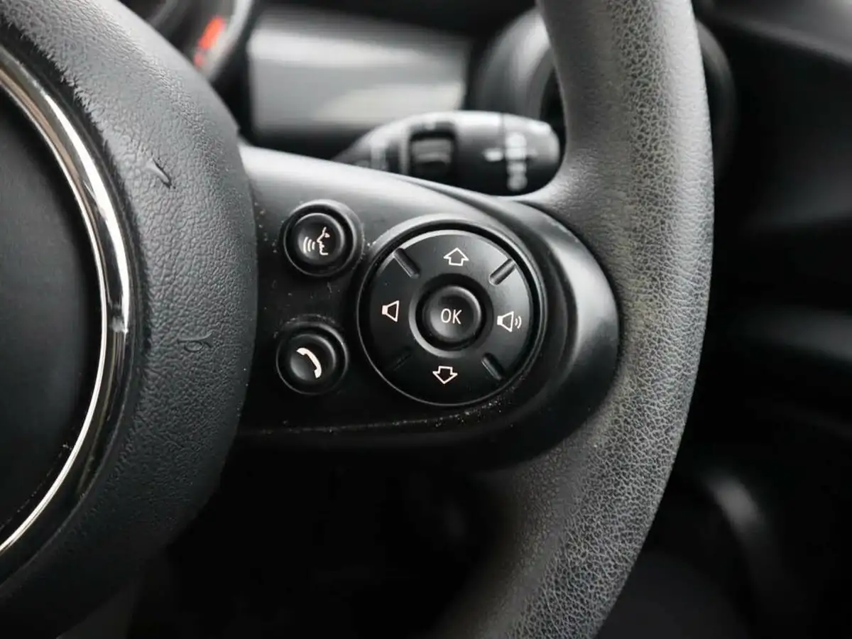 2019-mini-cooper-15-cooper-classic-hatchback-5d-big-37