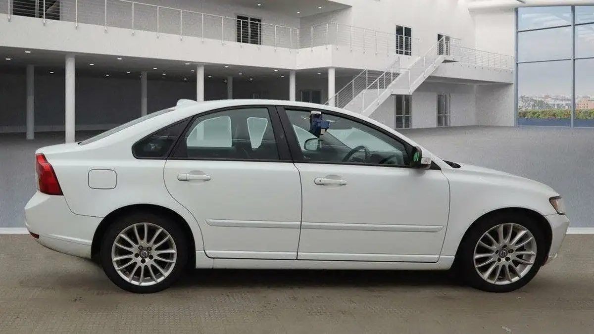 2011-volvo-s40-16td-drive-se-lux-115bhp-big-4