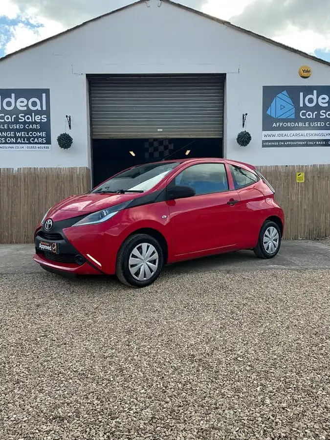2015-toyota-aygo-10-vvt-i-x-3d-big-2