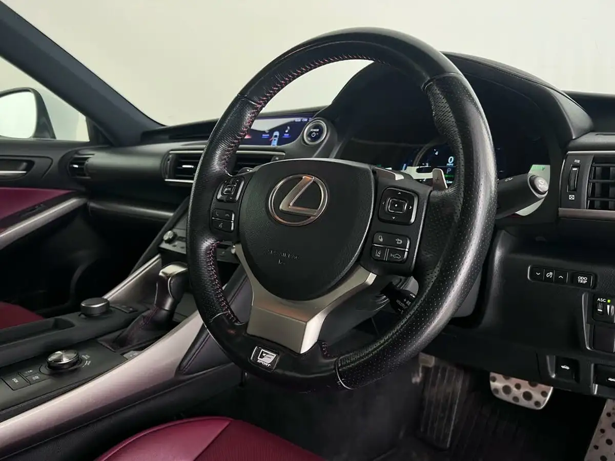 2017-lexus-is-300h-25-f-sport-big-12