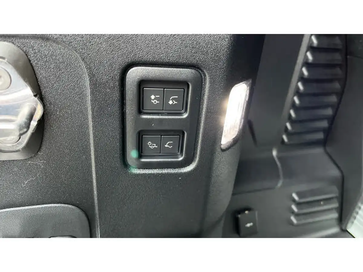 2024-land-rover-90-defender-30-d300-75th-edition-big-10