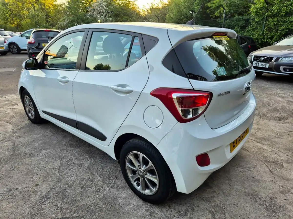 2016-hyundai-i10-10-premium-big-3