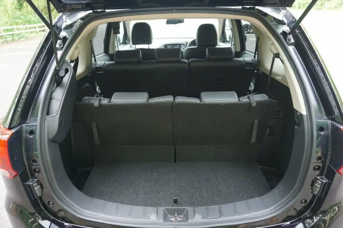 2020-mitsubishi-outlander-20-exceed-big-17