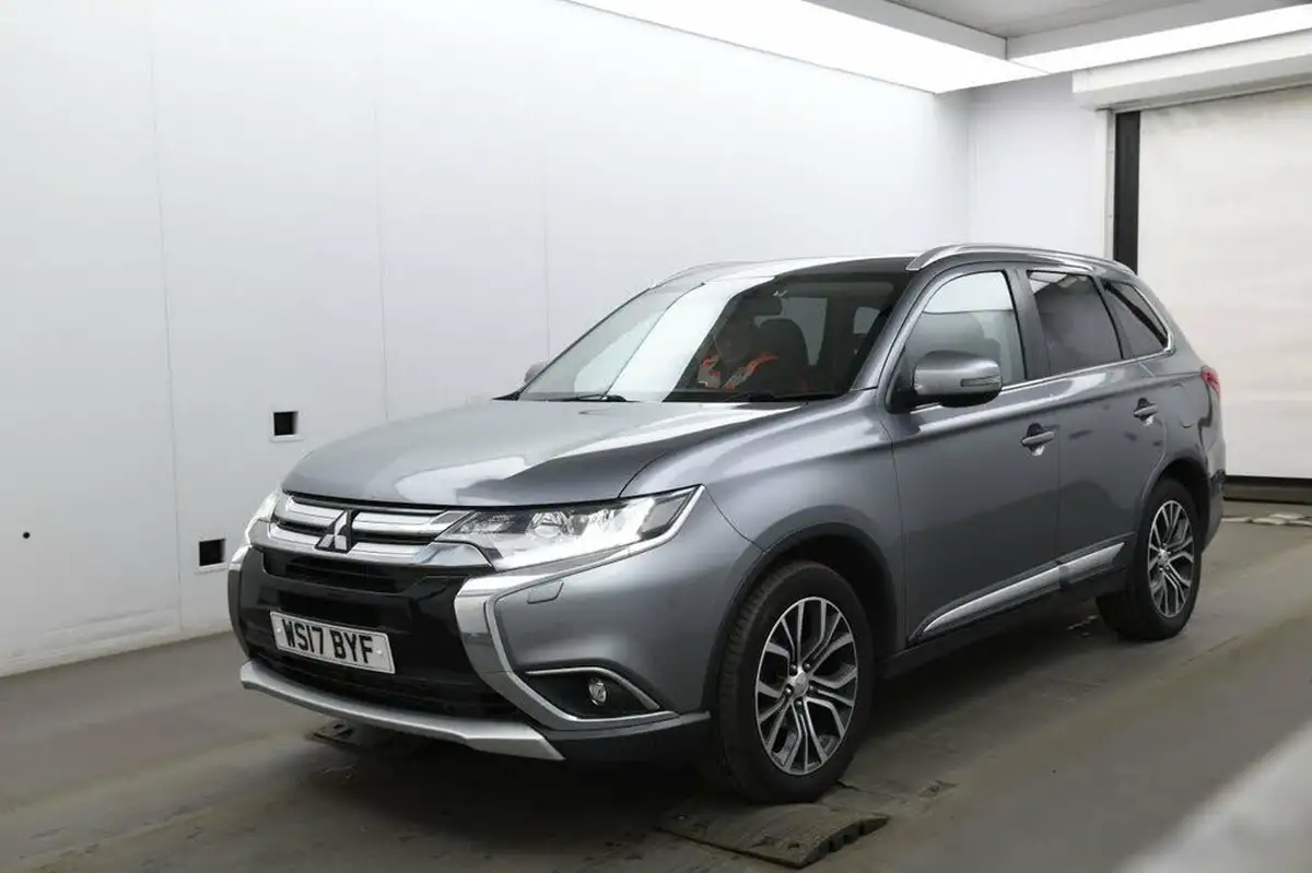 2017-mitsubishi-outlander-22di-d-4-big-0